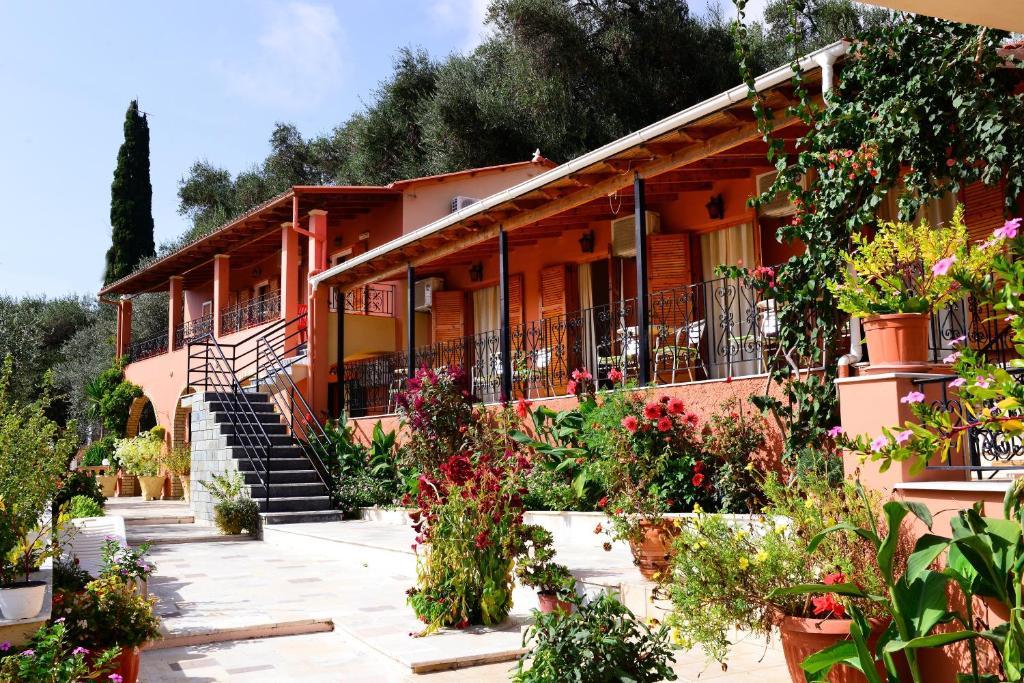 Paradise Aparthotel 2*
